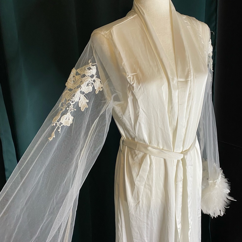 Feather Bridal Robe - Picture 3 of 4